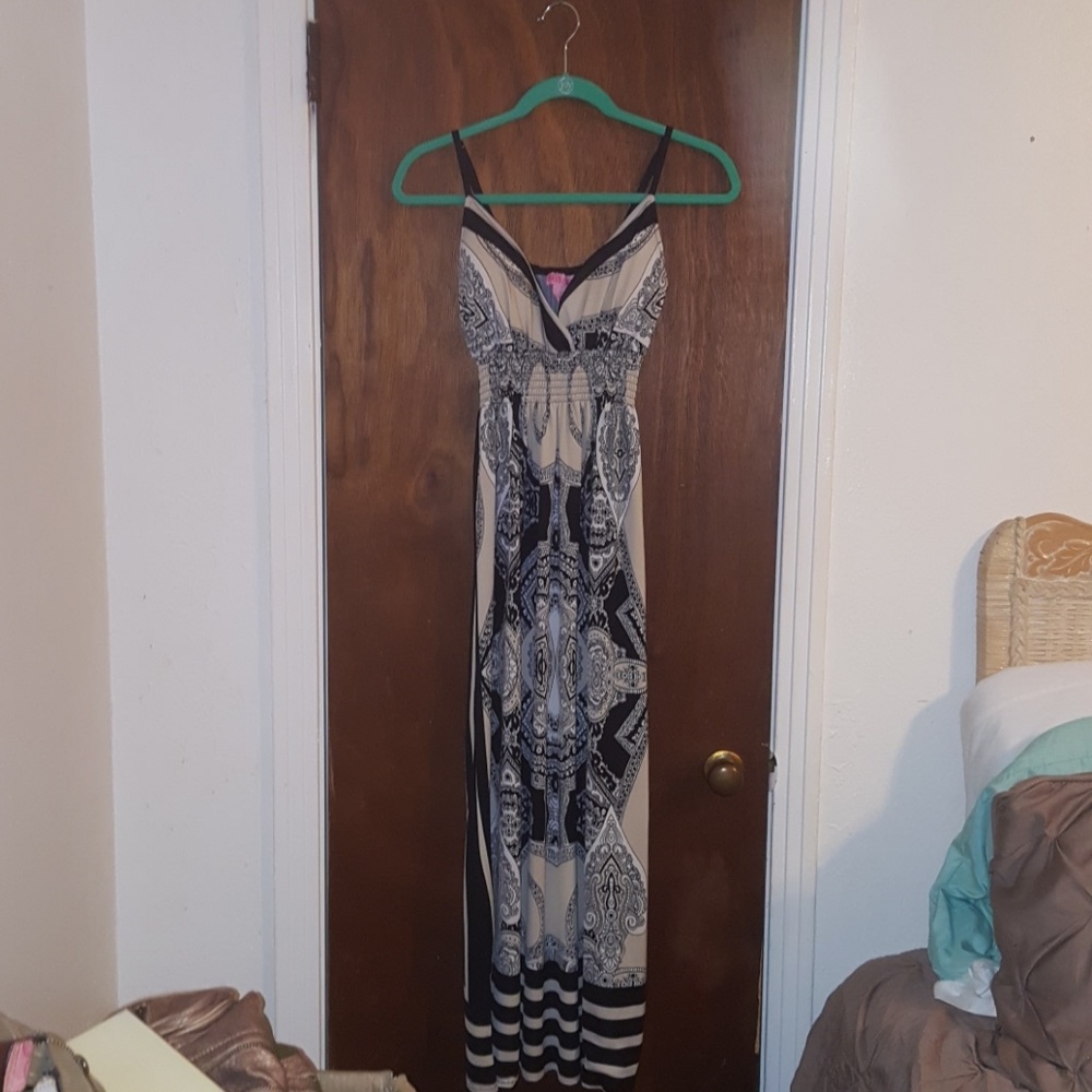 She's Cool Black and Tan Maxi